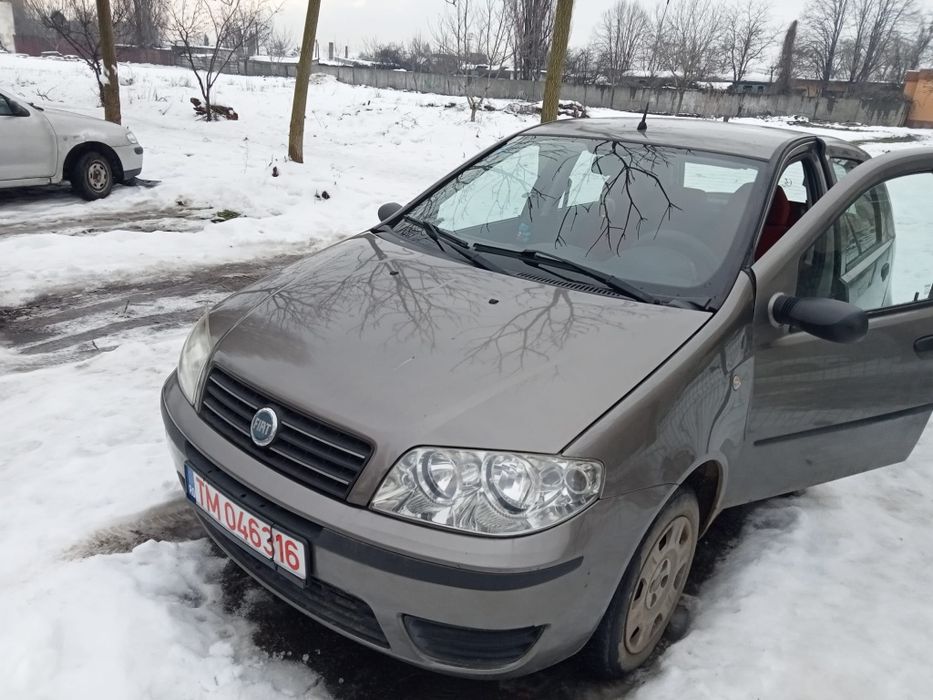 Vând Fiat punto.