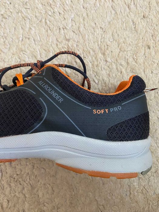 Продам кроссовки 40 размера легкие для фитнеса