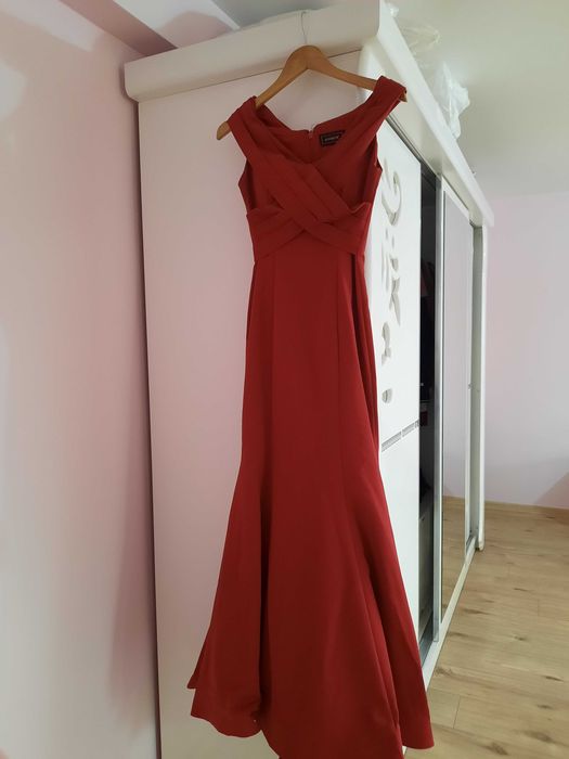 Официална  рокля