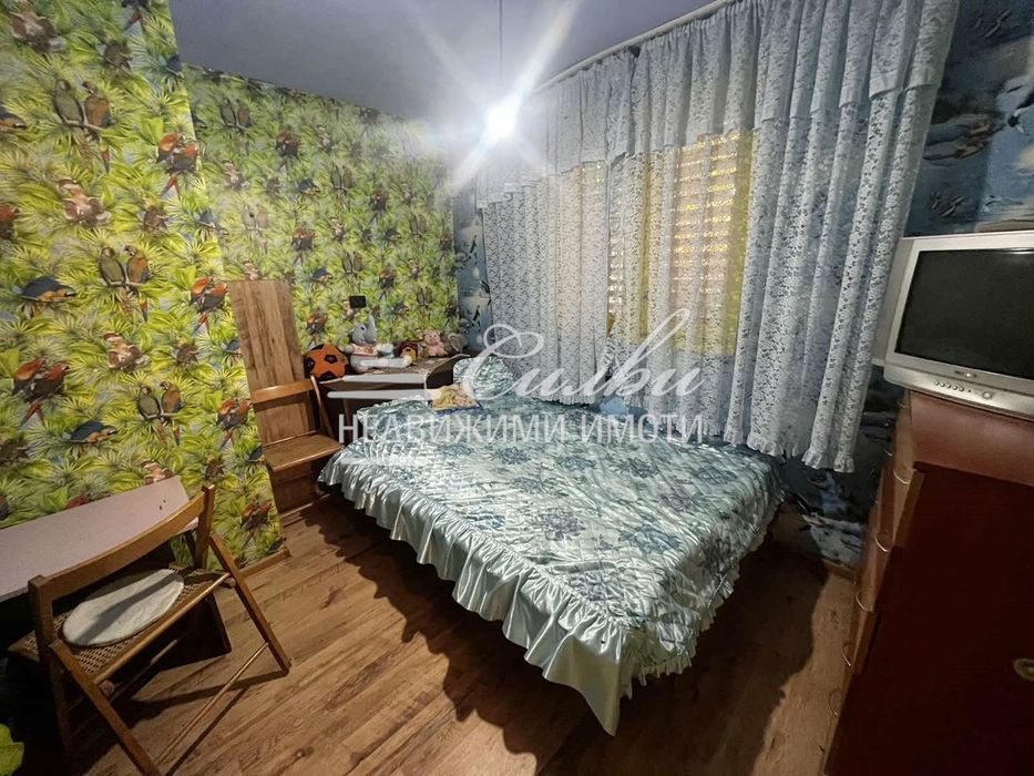 ДВУЕТАЖНА ТУХЛЕНА вила на плоча - м-т Под Манастира!!!