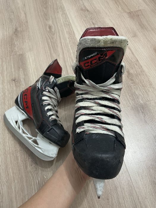 Коньки хоккейные профессиональные