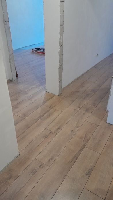 Укладка ламината  Ламинат төсеу