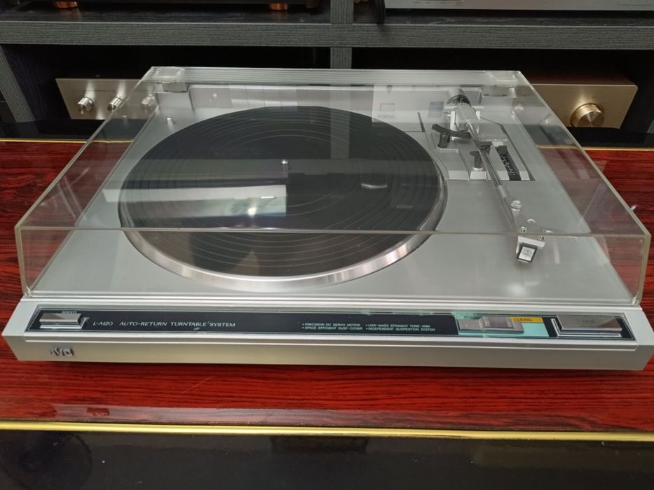 Проигрыватель винила JVC L-A 120