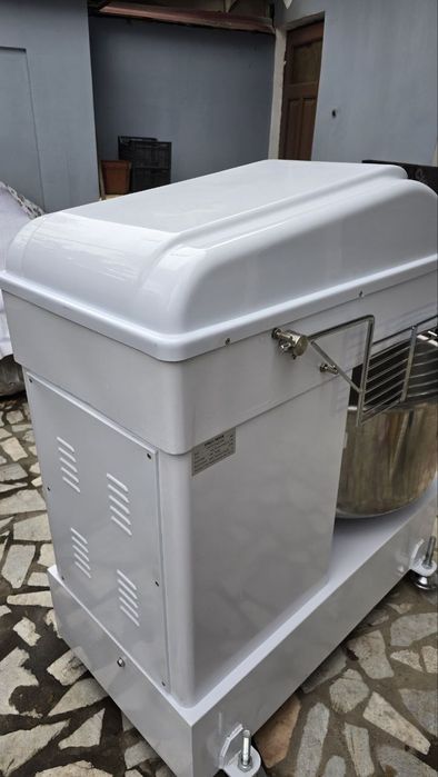 Продаётся тестомес новая 50кг 380в