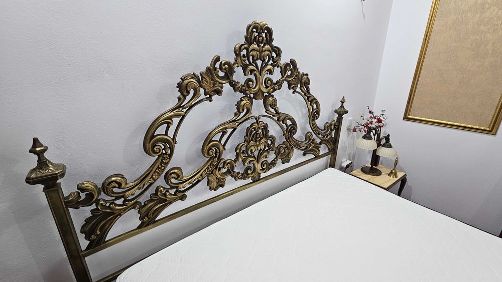 Pat vintage din bronz + saltea & somieră – stare excelentă