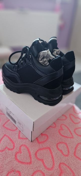 Дамски пролетни обувки на платформа