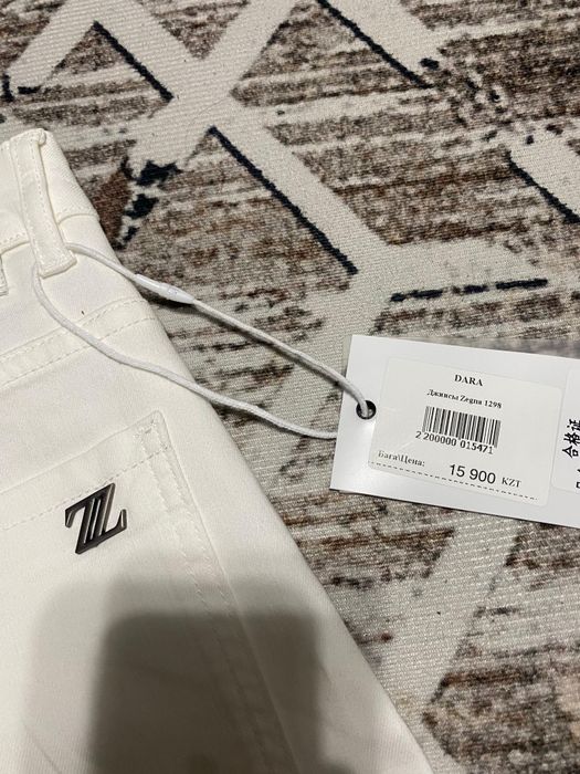 Белые джинсы Zegna
