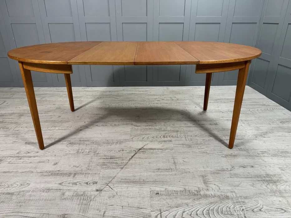Кръгла, разтегателна трапезна маса от 60-те К109-Д