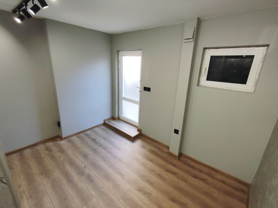 Дава се под наем Магазин в Стара Загора, Център - 10 кв.м за 153 € - Снимка #4