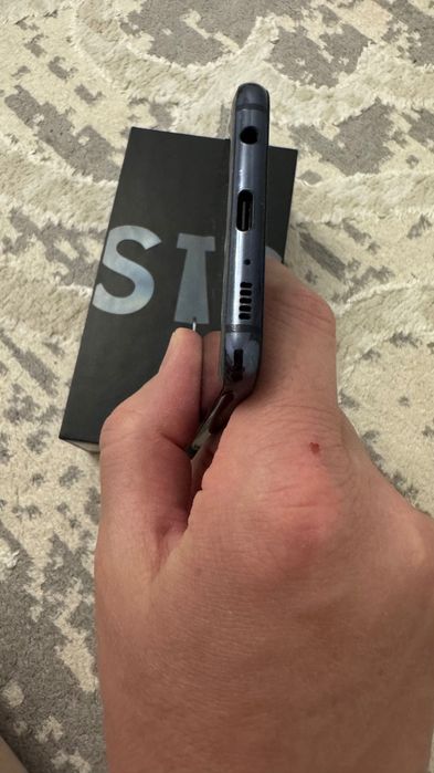 Продам сот тел Samsung S10e