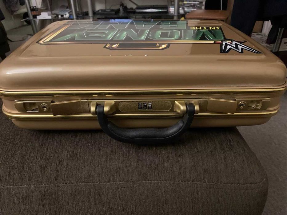 WWE Money In The Bank Briefcase куфар колекционерски Договорът куфарче