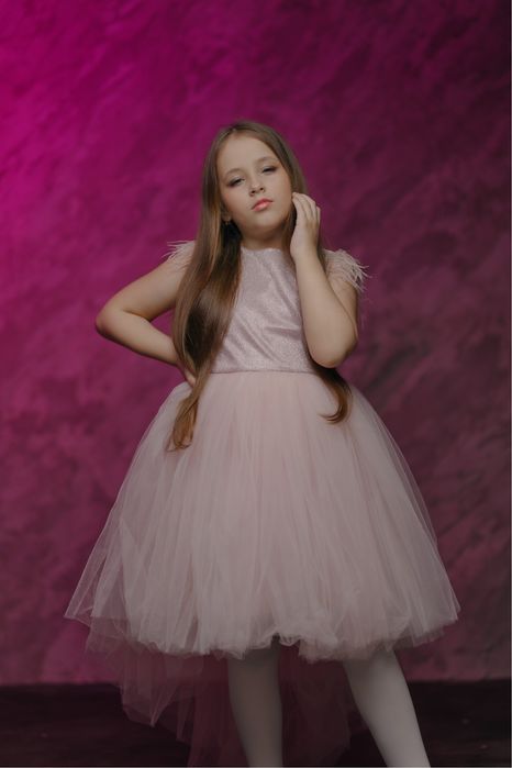 Продам куртки и платья до 146 р