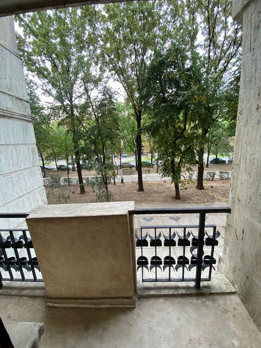 Închiriez apartament de 3 camere Piața Unirii