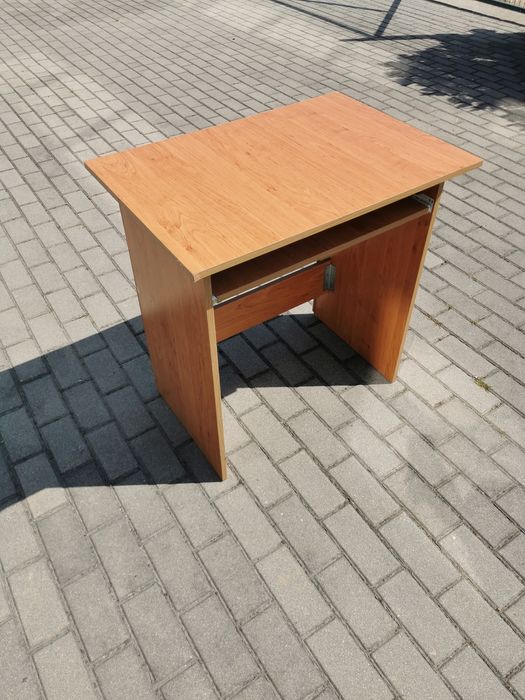 Кръгли маси и малки бюра