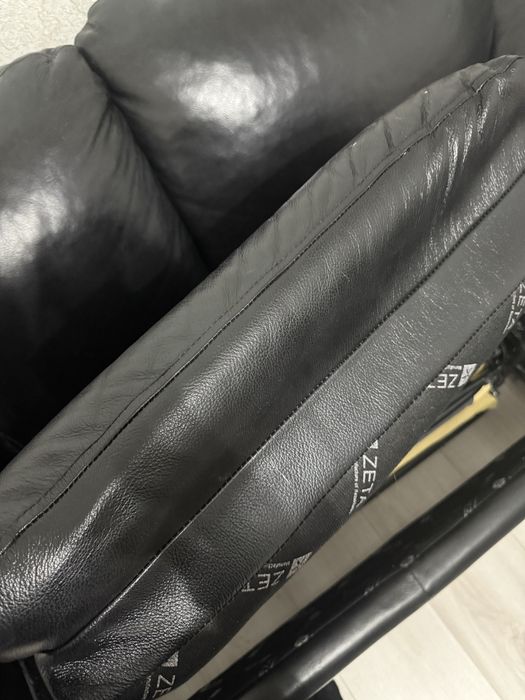 Продается диван кожзам б/у