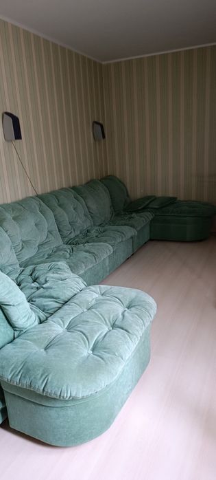 Продам большой диван б.у.