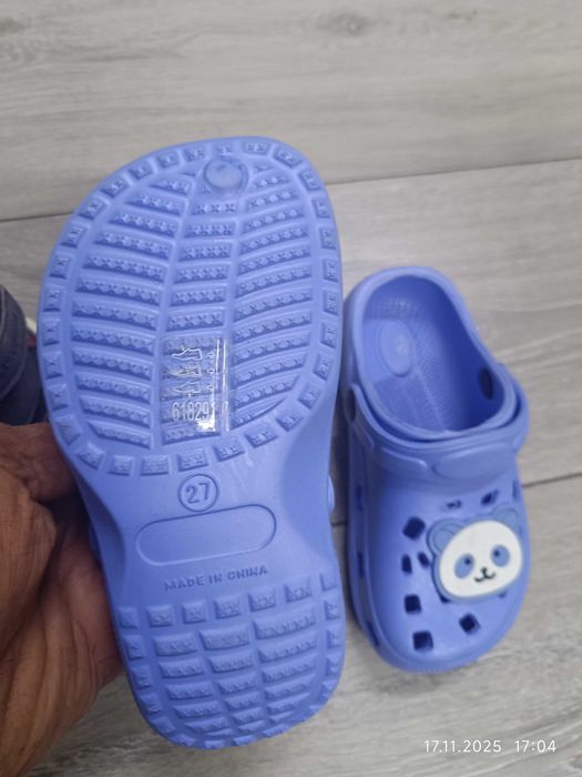 Детски ботушики на символична цена.