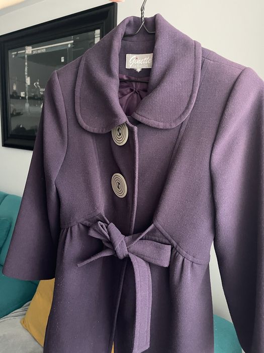 Palton dama de culoare mov inchis cu nasturi mari