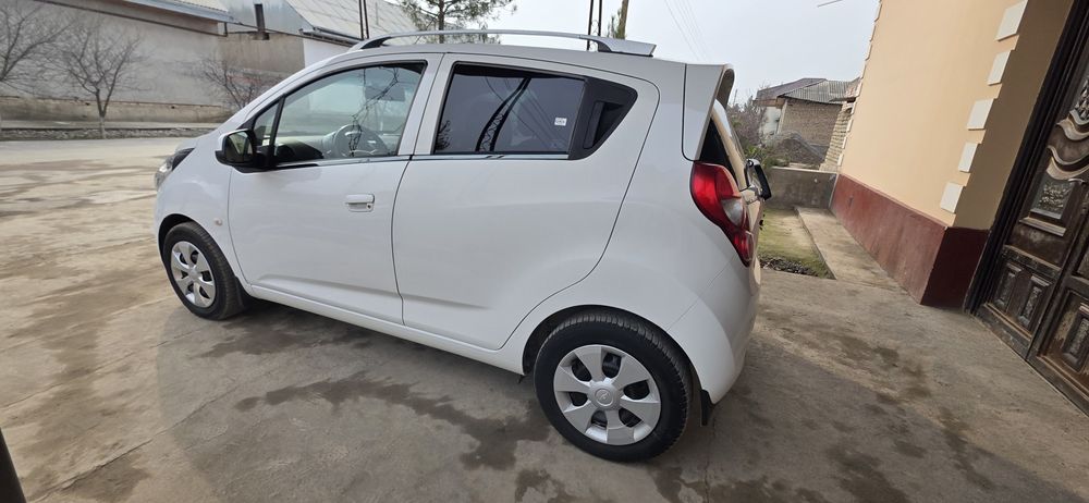 Spark sotiladi.  Спарк сотилади