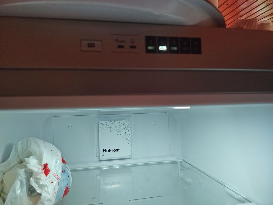 Frigider cu o usa Heinner HF-V401NFWF+, 389 l, Argintiu.