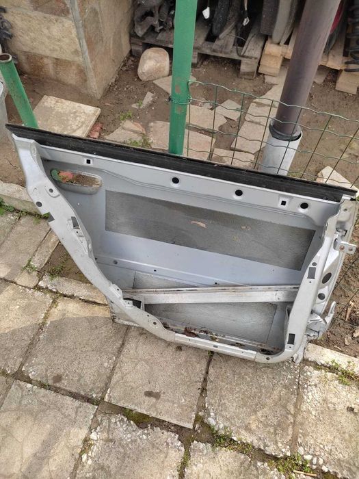 Задна лява врата от Ауди а6 с5 комби 30лв