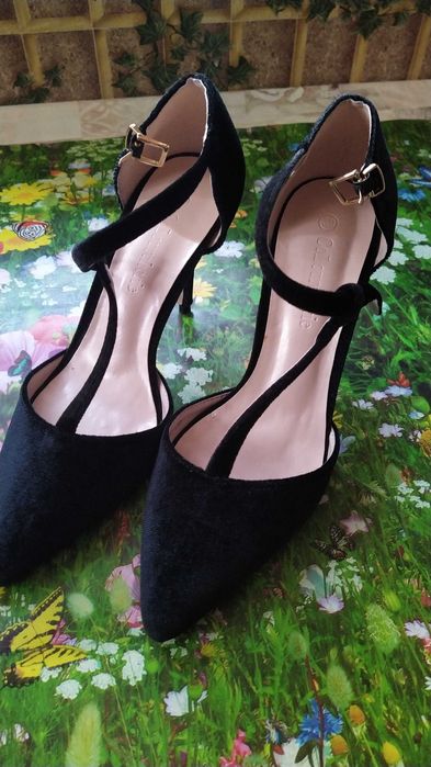 Елегантни дамски сандали