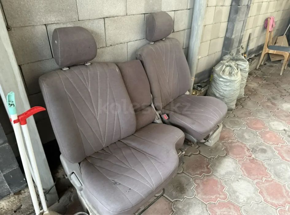 Продам сиденье от ленд крузер 105
