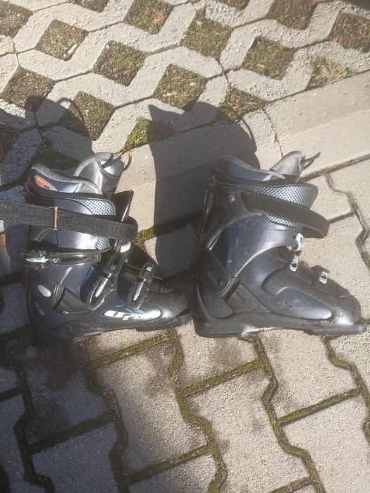 Детски ски, обувки и щеки