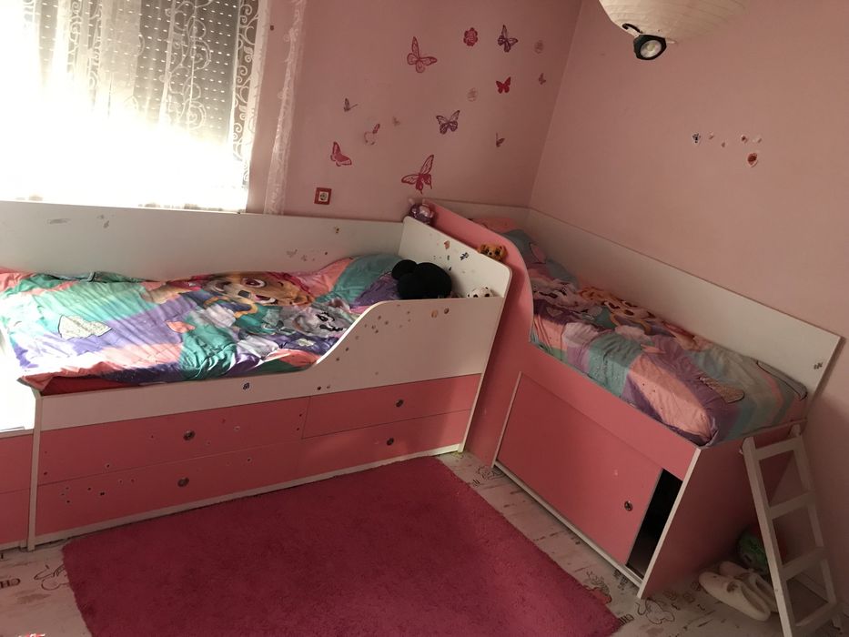 Мебели за детска стая;две креватчета с матрак,Гардероб,може и ламината