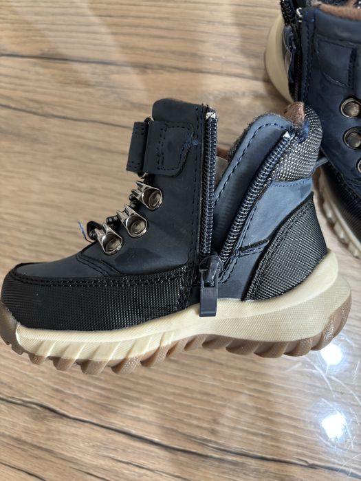 Продам ботинки детские весна - осень.