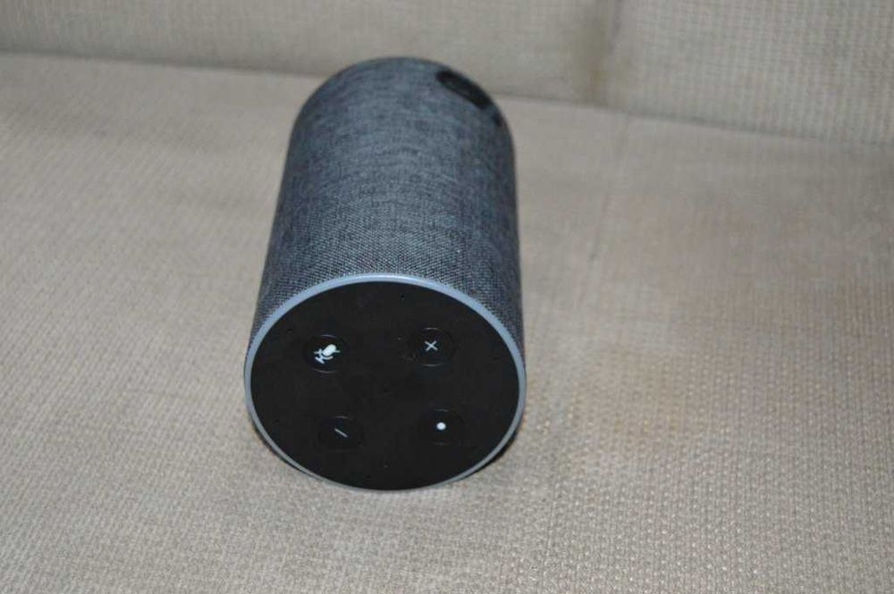 Boxă Inteligentă Amazon Echo Gen 2 – Charcoal Fabric, Stare Excelentă