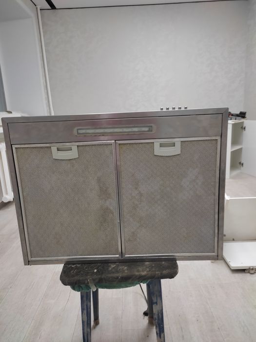 Продам вытяжку б/у.