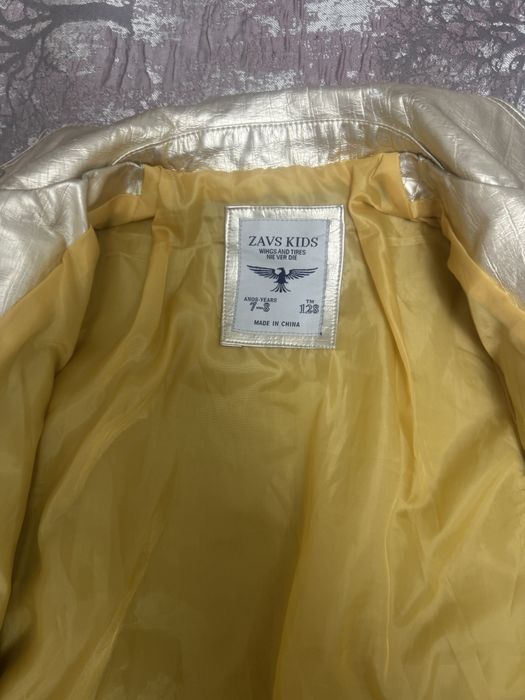 Джинсовка золотого цвета