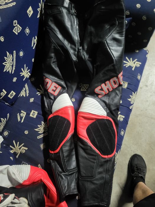 Продавам мото кожен екип shoei