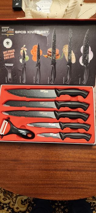 Комплект керамични ножове.