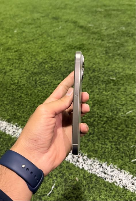 Продам Iphone 15 pro