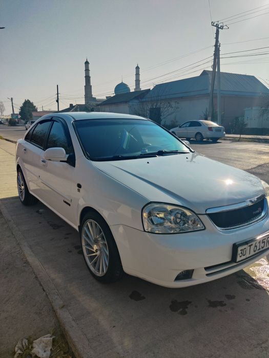 Lasetti 1'8 Sotiladi yili 2010