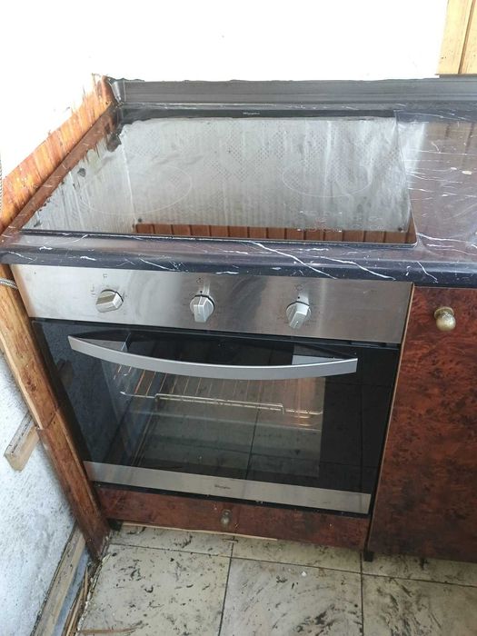 Фурна за вграждане Whirlpool и плот за вграждане