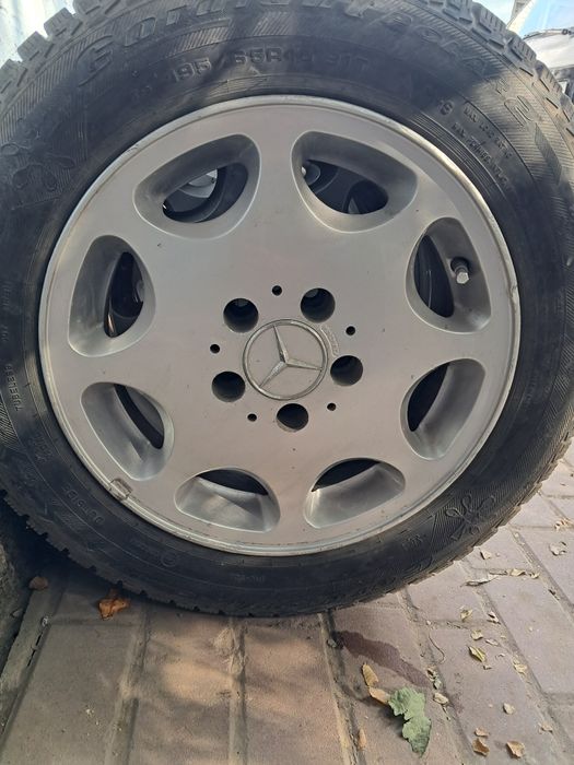 Шина с дисками на мерседес