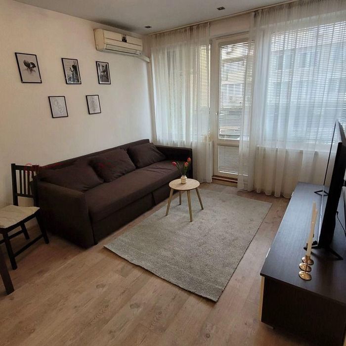 Дава се под наем Двустаен апартамент в София, Център - 67 кв.м за 643.11 € - Снимка #1