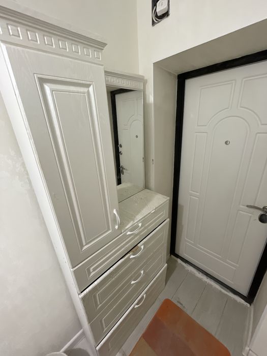 Прихожая шкаф продам белого цвета