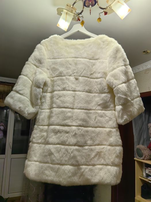 Продам шубу белую