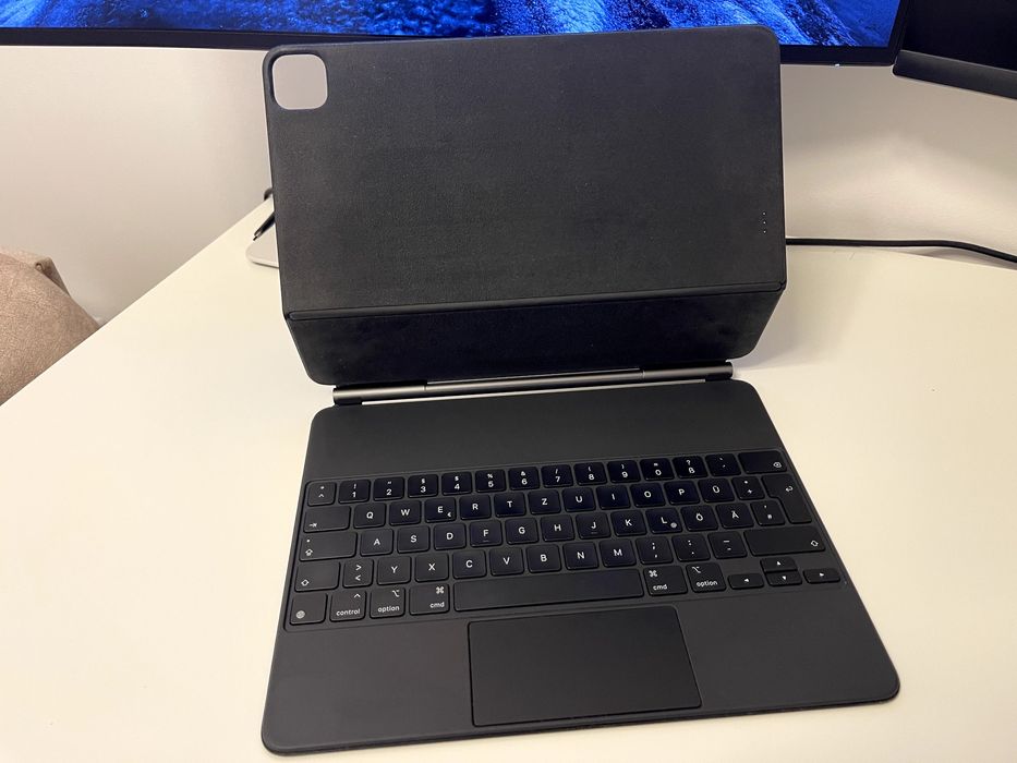 Apple Magic Keyboard si Apple Pencil 2nd gen