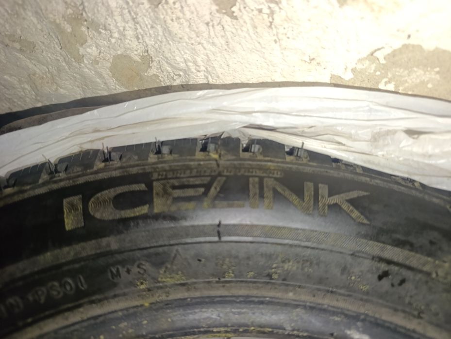 Продам резину 215/55/17
