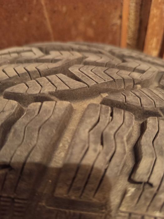 Зимни гуми БУКВАЛНО КАТО НОВИ - Tigar 205/55 R16 91T – 4 бр. само 3 зимни сезона карани, мек грайфер