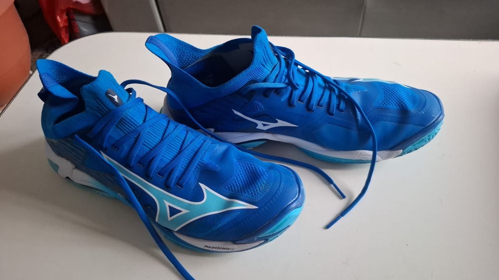Vând Mizuno Wave Lightning Neo 3