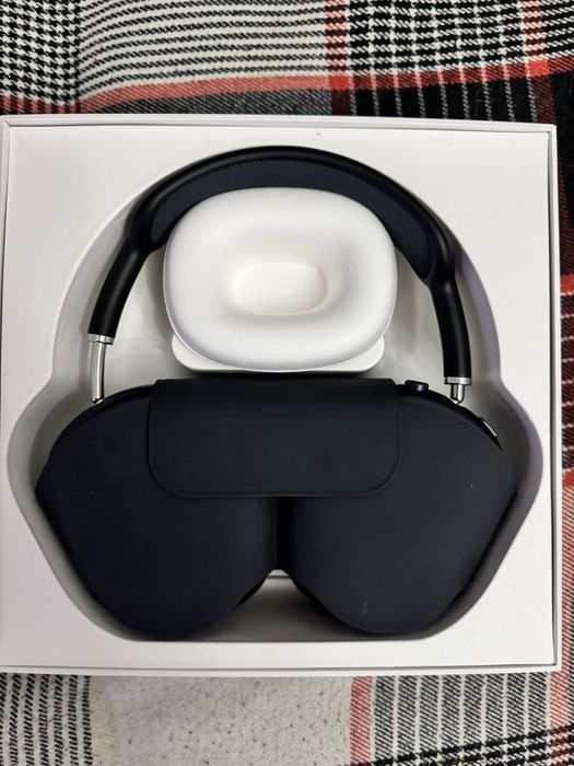 Продам наушники AirPods Max