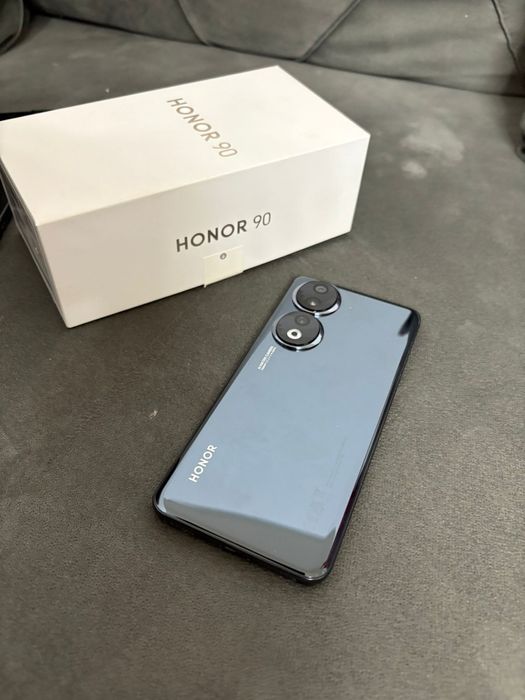 Vând Honor 90 ca nou
