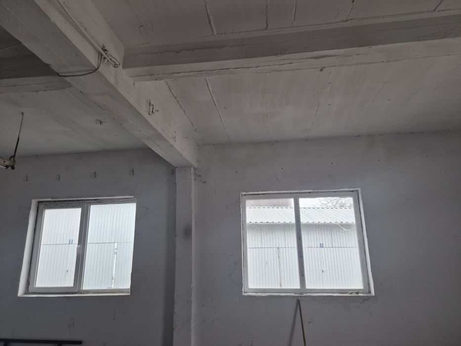 Închiriez garaj 65 mp,zonă centrală,str.Cuza Vodă nr.36,