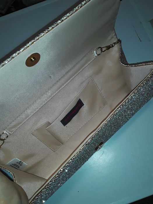 Платье вечернее, колье, клатч.